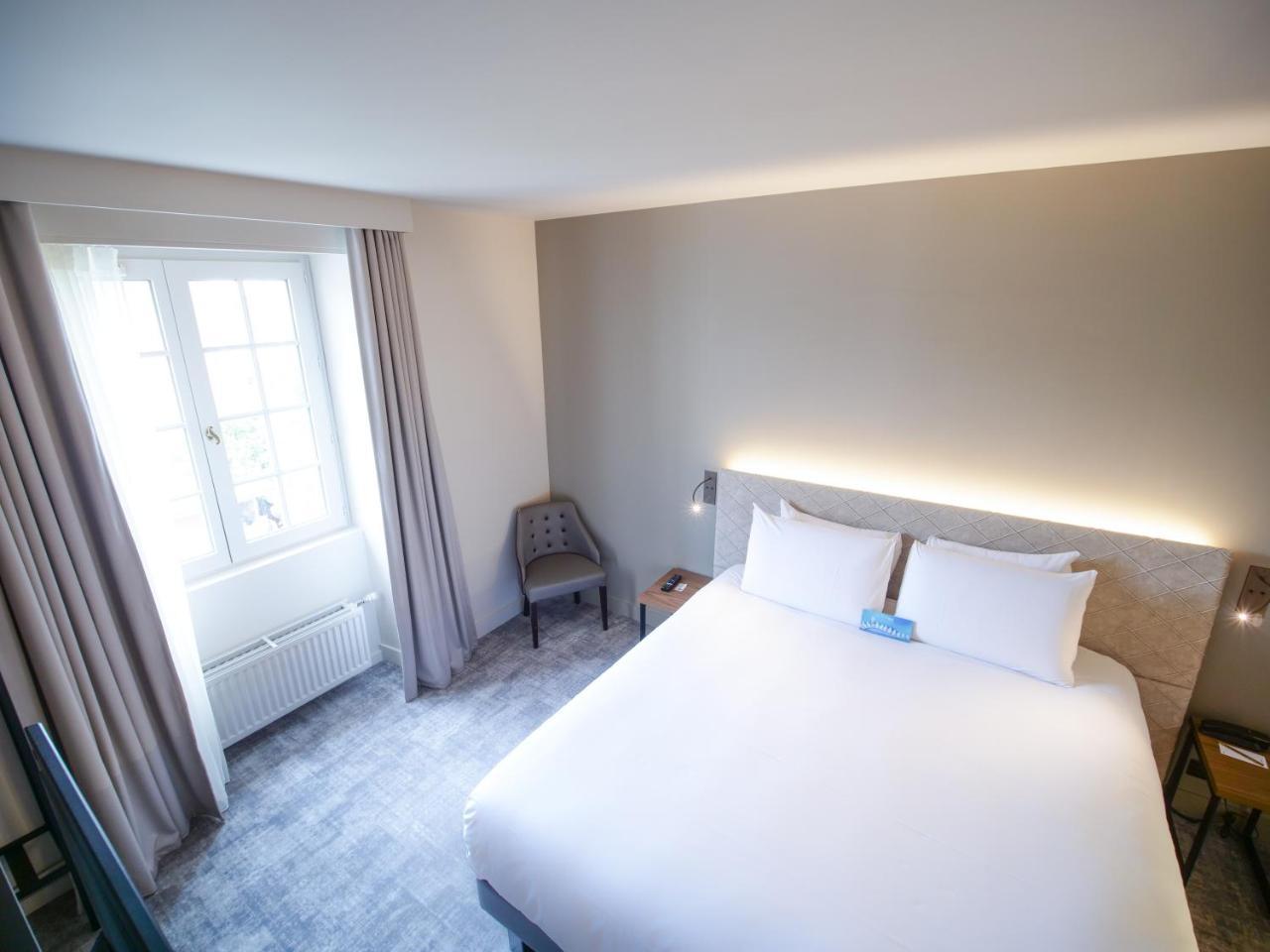 Hotel Mercure Centre Place Bretagne 4*